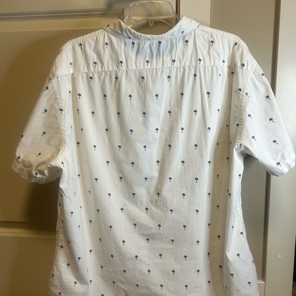 Men’s XL button up short sleeve white shirt with mini palm tree design print - Picture 3 of 12